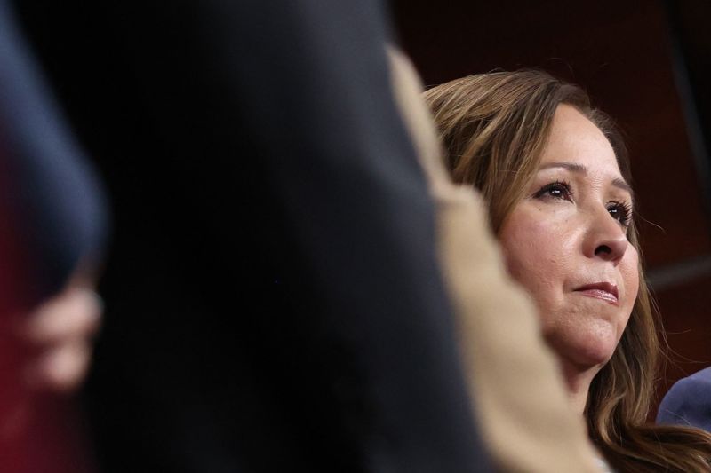 Anggota Kongres dari Partai Demokrat mengatakan dia disemprot merica selama penggerebekan ICE di Arizona | Politik berita