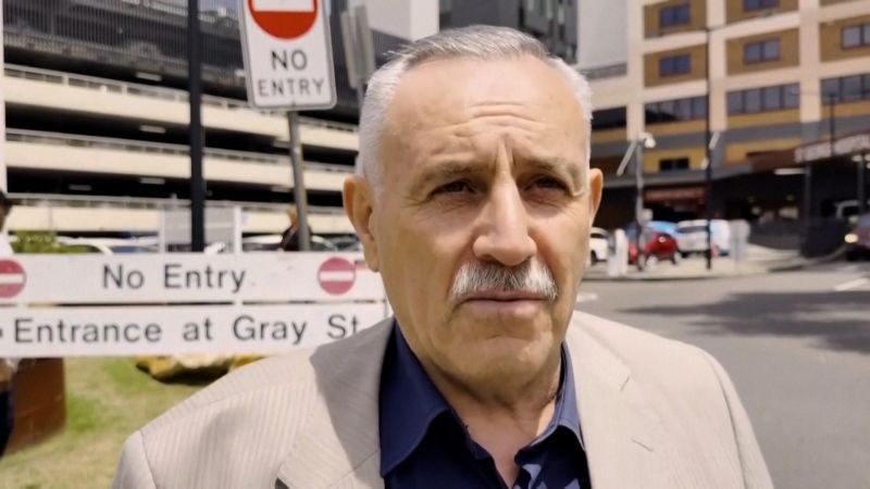 Ayah dari �pahlawan� Pantai Bondi memuji putranya | berita