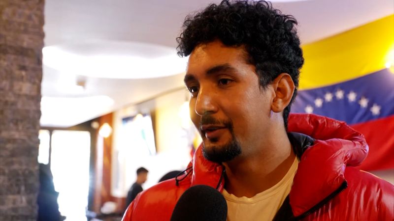 Komunitas Venezuela di New York City bereaksi terhadap kemungkinan aksi militer | berita