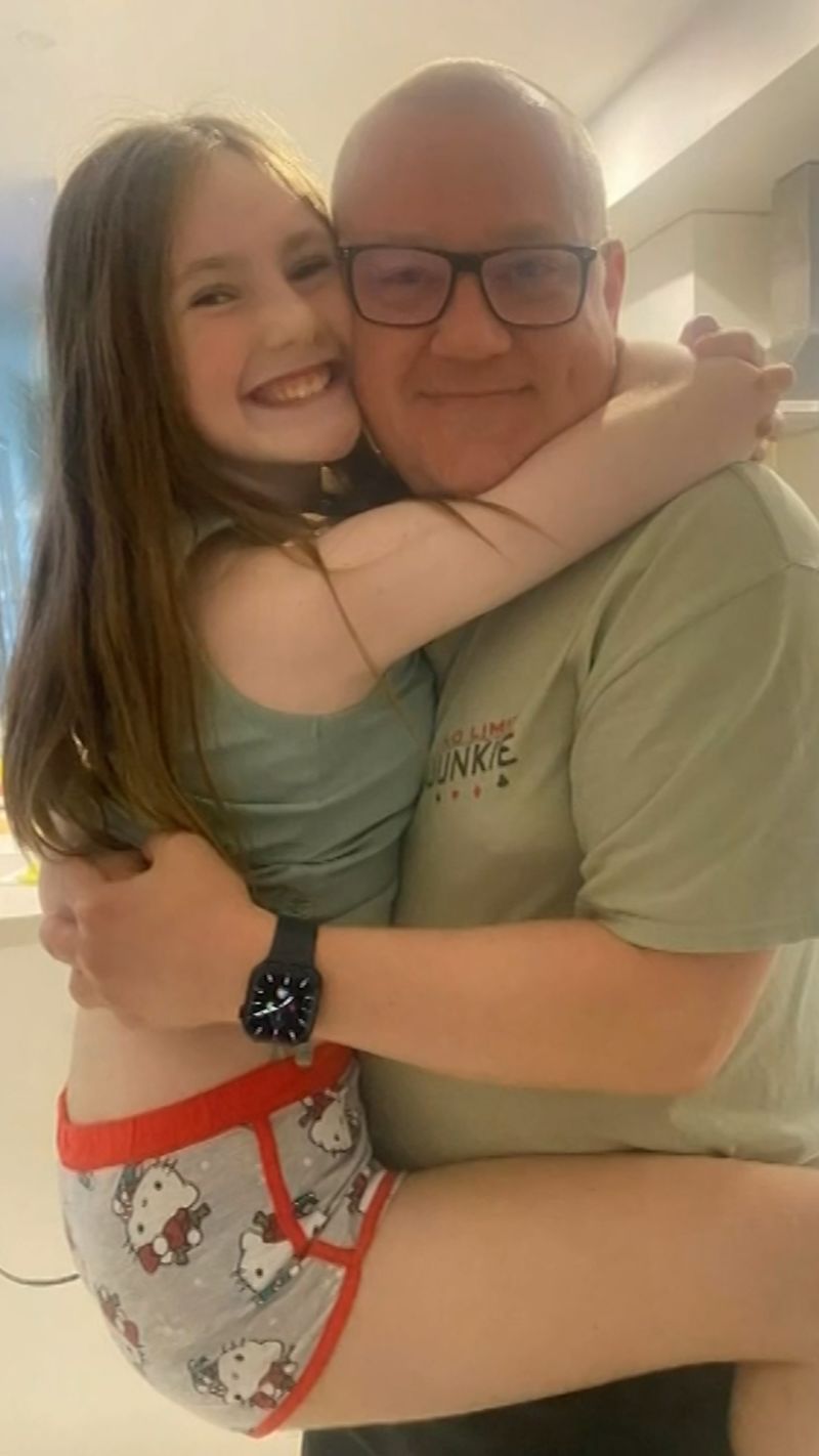 Orang tua dari anak perempuan yang ditindas secara online bereaksi terhadap larangan media sosial | berita