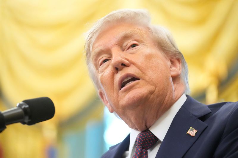 Trump meminta Mahkamah Agung untuk menyimpan tarif daruratnya | Politik berita