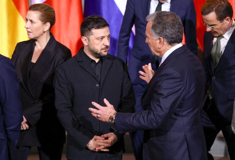 Trump mengatakan kesepakatan perdamaian Ukraina �lebih dekat dari sebelumnya� setelah perundingan di Berlin, namun benarkah demikian? Berikut adalah poin-poin penting | berita