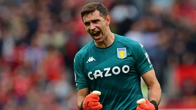 Manchester United Hidupkan Minat Pada Emiliano Martinez - Bola berita69.org